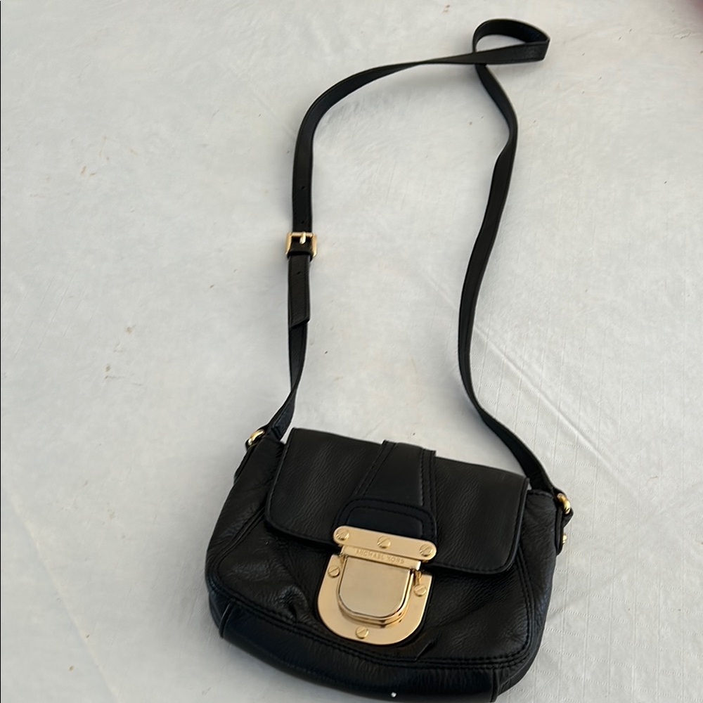 Leather Marc Jacobs small shoulder/cross over pocketbook . Soft black leather